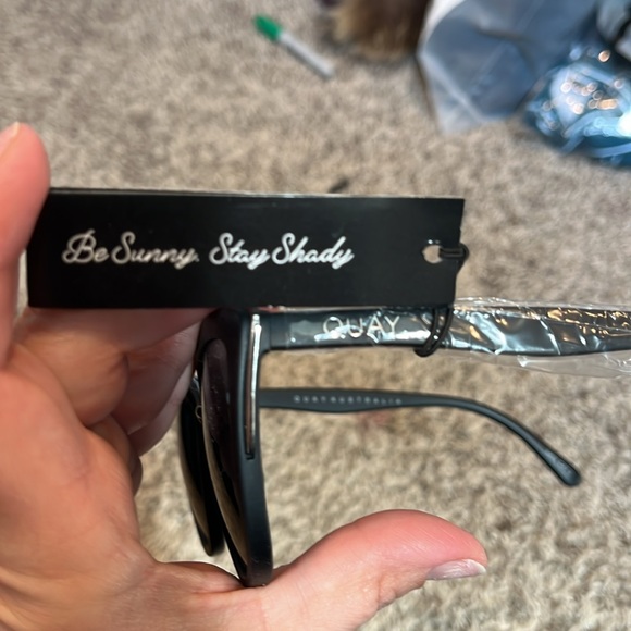 Quay Sunglasses - Picture 2 of 2